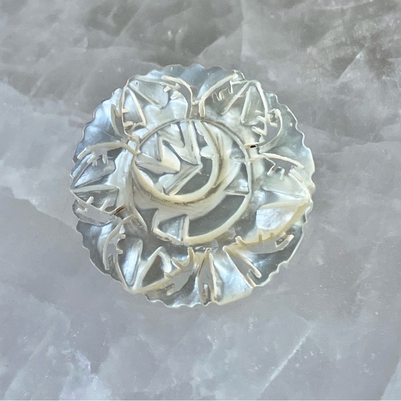 Vintage Mother of Pearl Floral Carved Brooch Pin - Picture 4 of 6